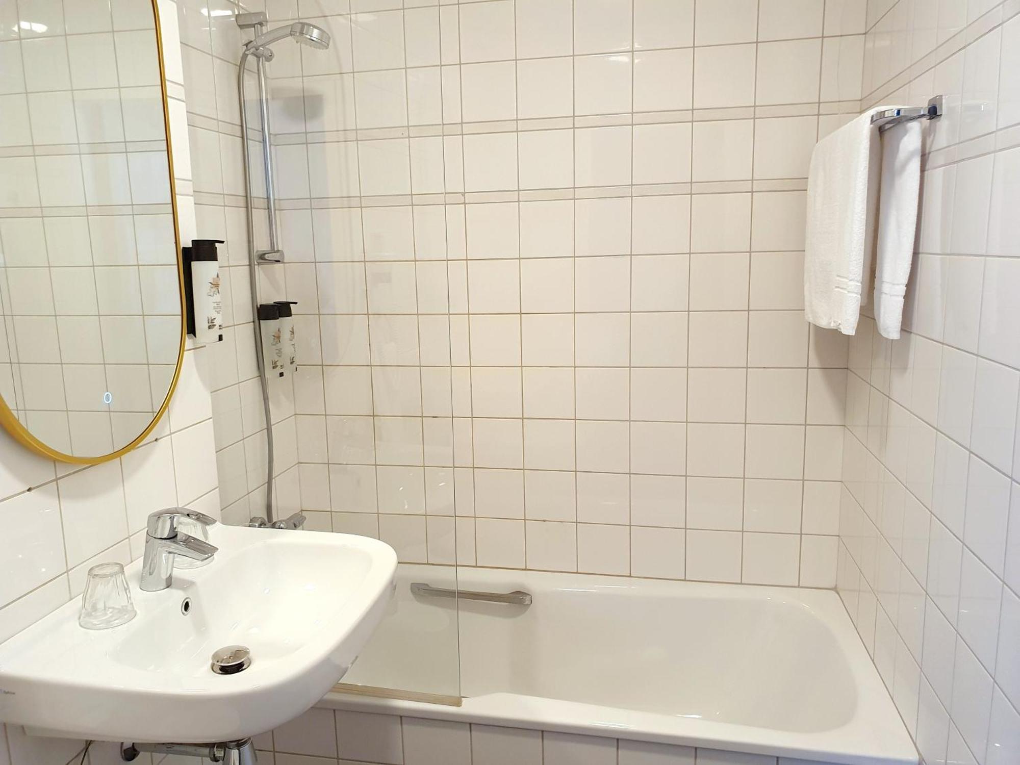Deluxe Double Room Bath